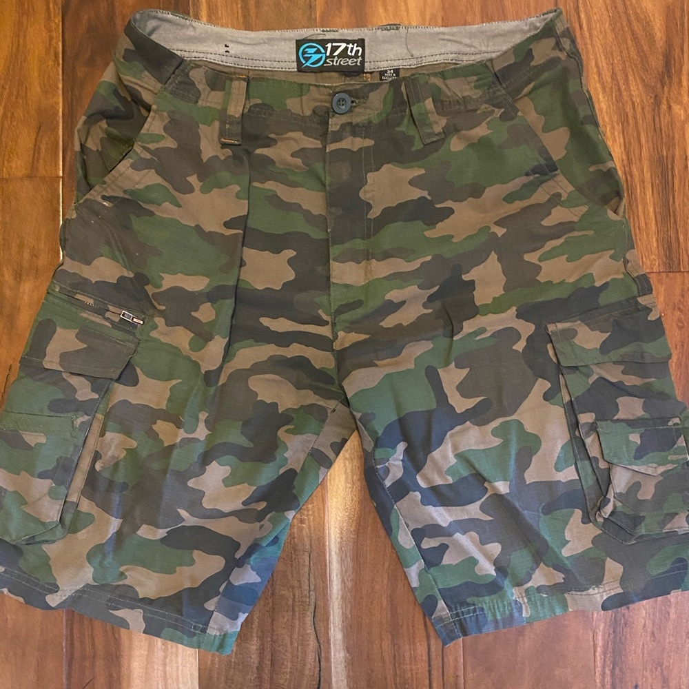 Men’s 17th Street Cargo Shorts